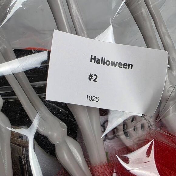 Halloween Décor Lot – Skeleton Figurines, Felt Garland, Door Covers, Day of the - Picture 10 of 10